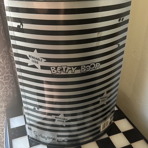 Betty Boop Talking Doll (Pink Evening Gown) - Picture 2 of 4